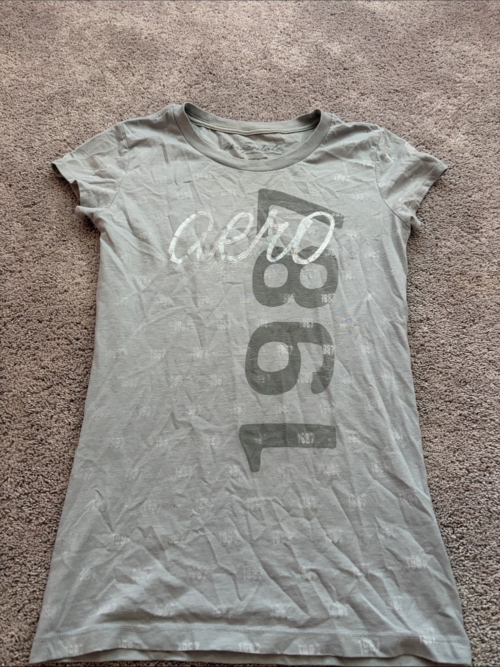 Aeropostale Light Gray Short Sleeve Graphic Tee with Metallic Script